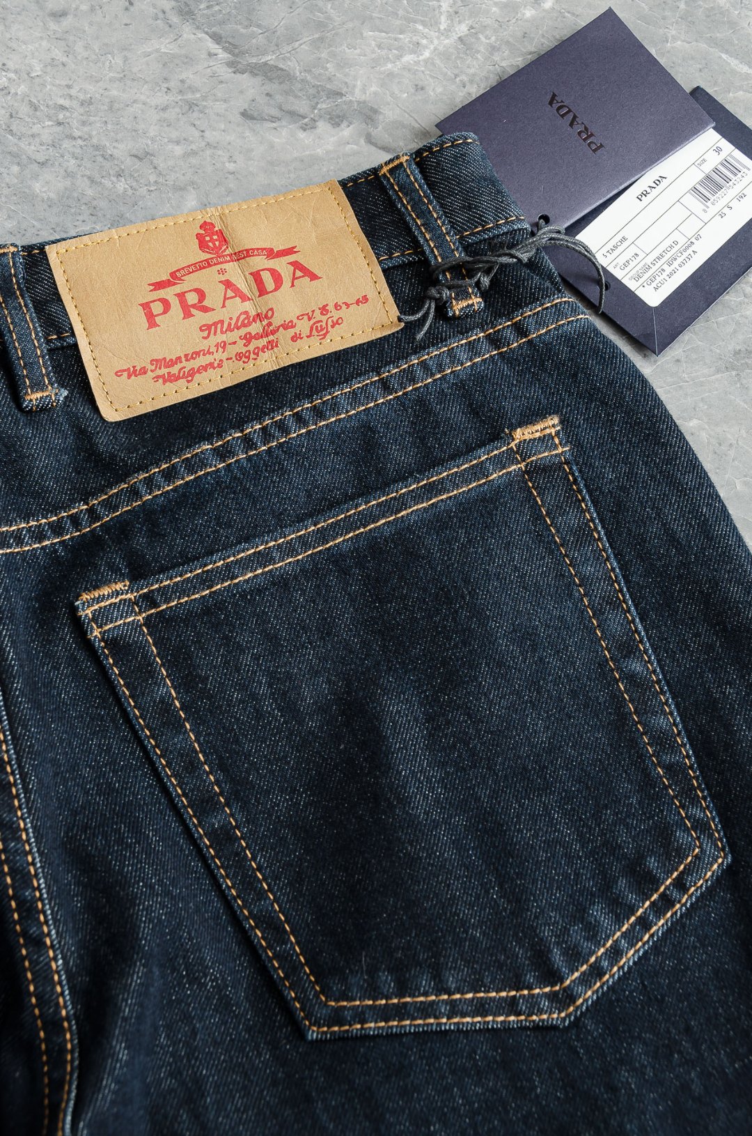 Pra*da普/拉达男士时装款商务休闲丹宁牛仔裤最新出品，巴黎秀场演绎款！！高端奢华且非常牛掰的一款丹宁