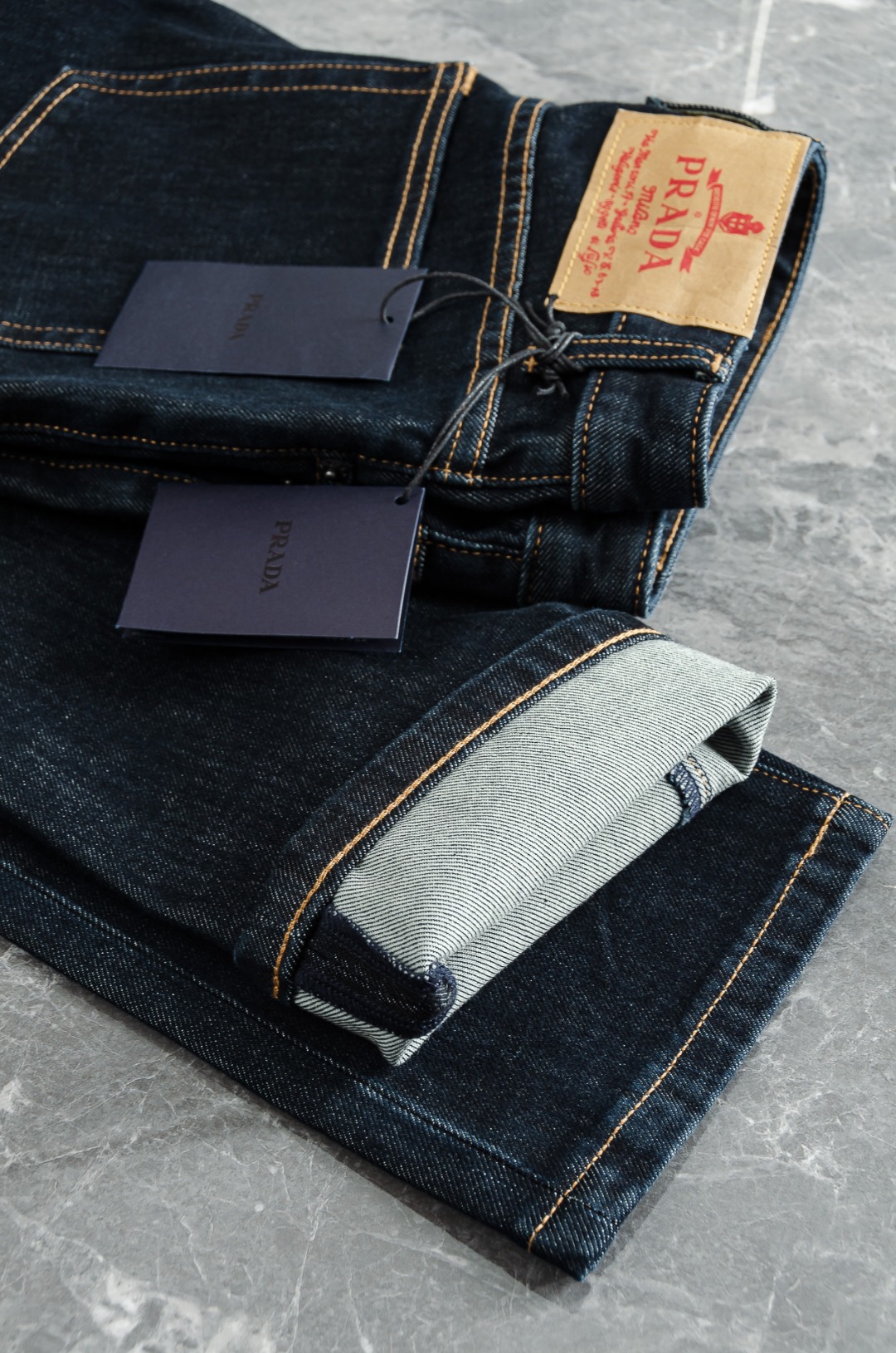 Pra*da普/拉达男士时装款商务休闲丹宁牛仔裤最新出品，巴黎秀场演绎款！！高端奢华且非常牛掰的一款丹宁