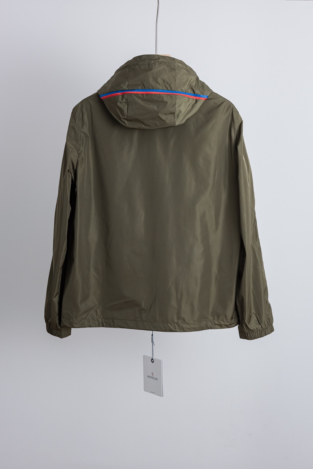 ☀️☀️MONCLER蒙口2026新春最新出品，连帽防水夹克外套#同步官网发售！该款夹克外层超柔聚酯纤维