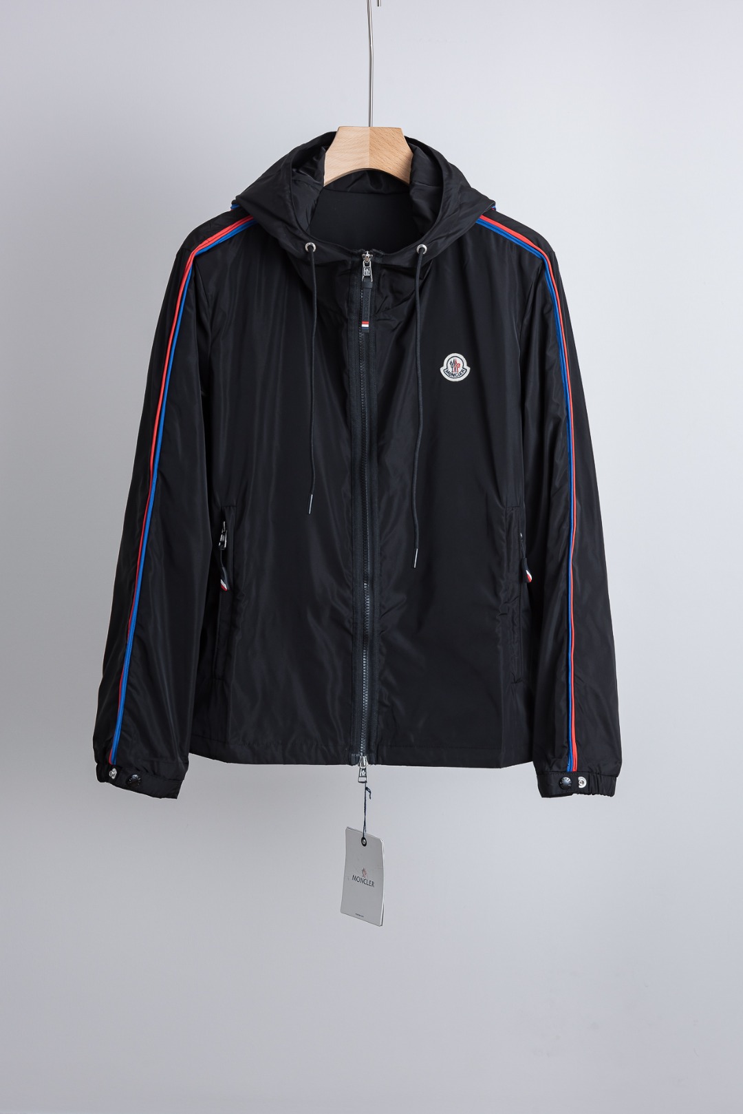 ☀️☀️MONCLER蒙口2026新春最新出品，连帽防水夹克外套#同步官网发售！该款夹克外层超柔聚酯纤维