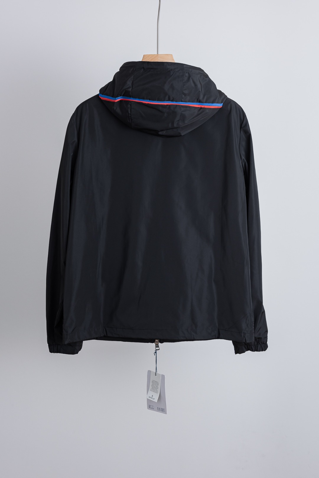 ☀️☀️MONCLER蒙口2026新春最新出品，连帽防水夹克外套#同步官网发售！该款夹克外层超柔聚酯纤维