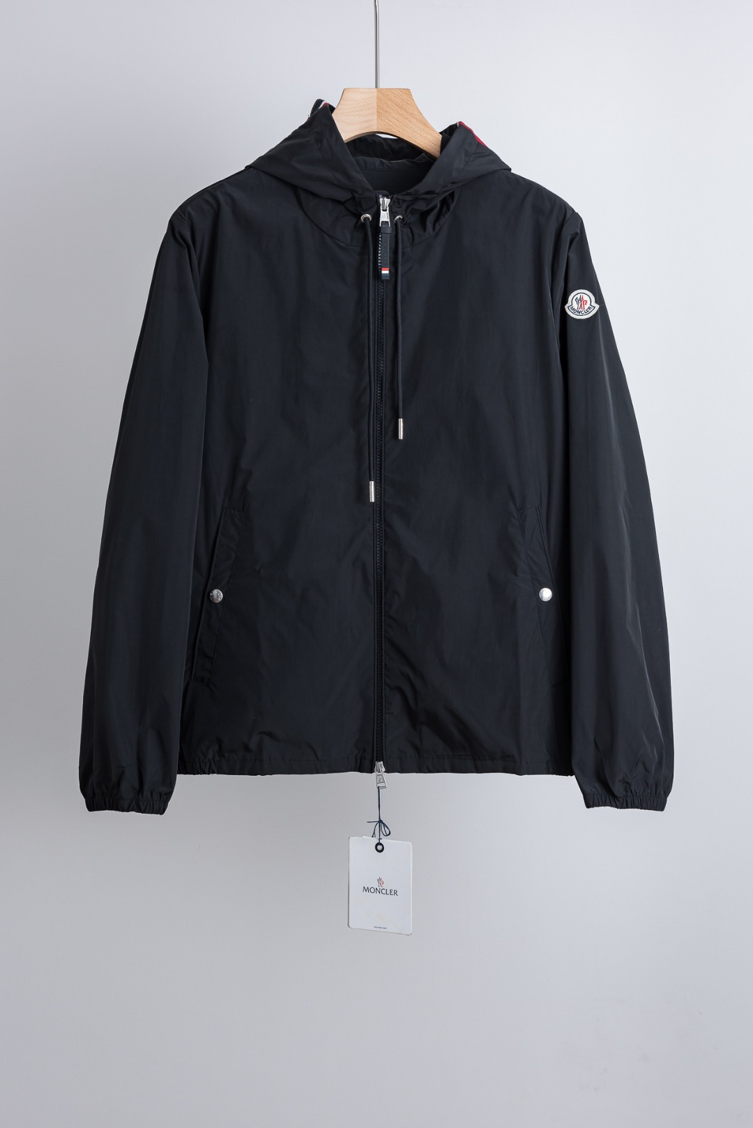☀️☀️MONCLER蒙口2026新春最新出品，连帽防水夹克外套#同步官网发售！该款夹克外层超柔聚酯纤维