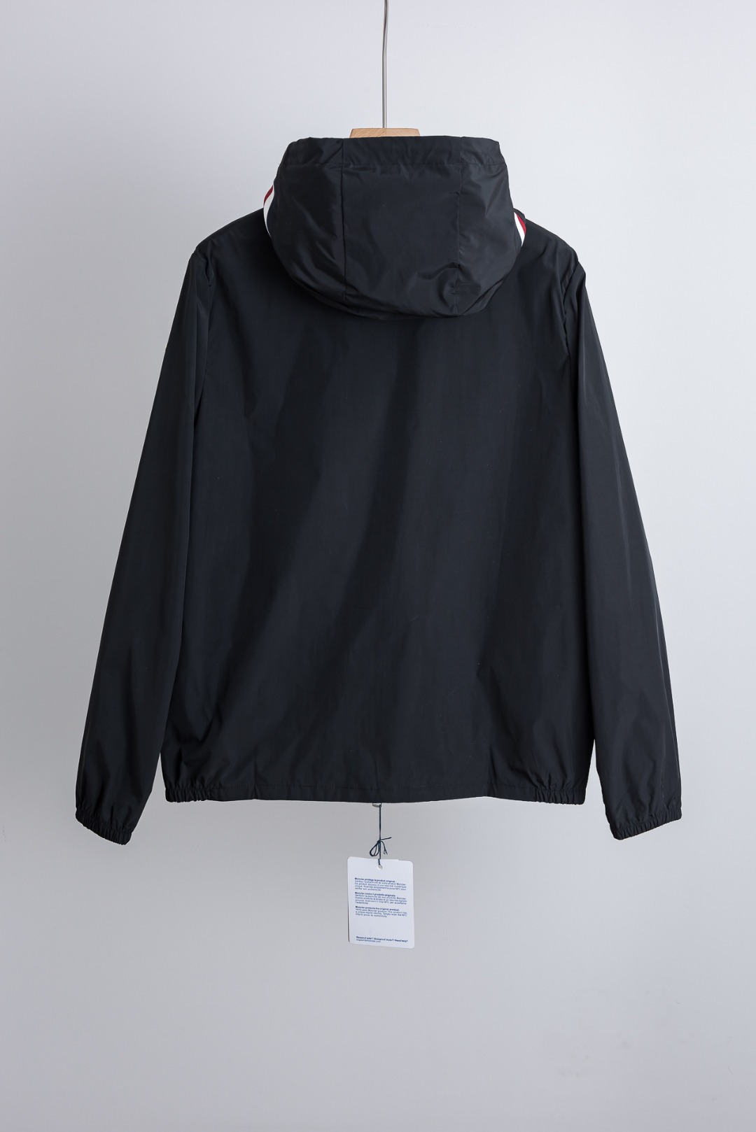☀️☀️MONCLER蒙口2026新春最新出品，连帽防水夹克外套#同步官网发售！该款夹克外层超柔聚酯纤维