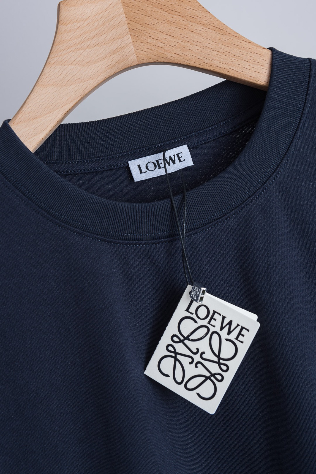 ☀️☀️LOEWE 罗意威2026SS时尚潮人必备男士休闲圆领短袖T恤衫#设计理念潮流前卫与尚可持续，选
