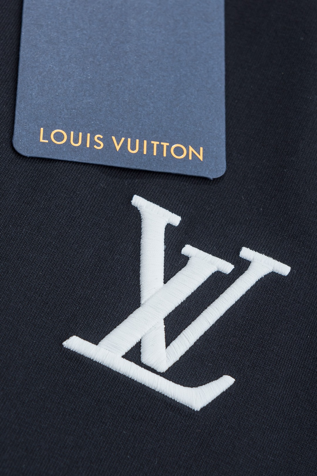 LV 2026SS时尚潮人必备男士休闲圆领短袖T恤衫#设计理念潮流前卫与尚可持续，选用客供进口100%棉