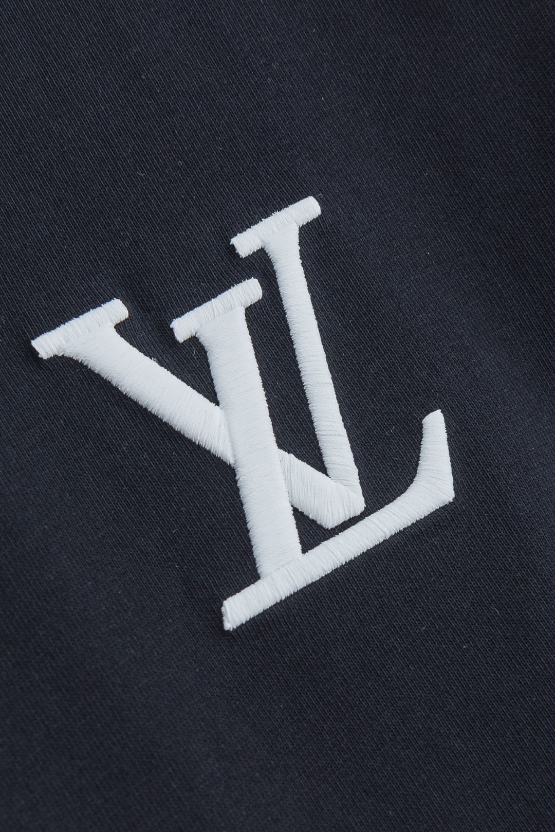 LV 2026SS时尚潮人必备男士休闲圆领短袖T恤衫#设计理念潮流前卫与尚可持续，选用客供进口100%棉