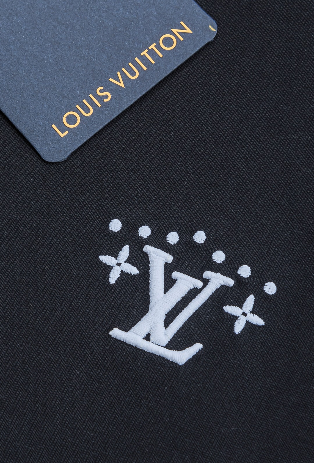 LV 2026SS时尚潮人必备男士休闲圆领短袖T恤衫#设计理念潮流前卫与尚可持续，选用客供进口100%棉