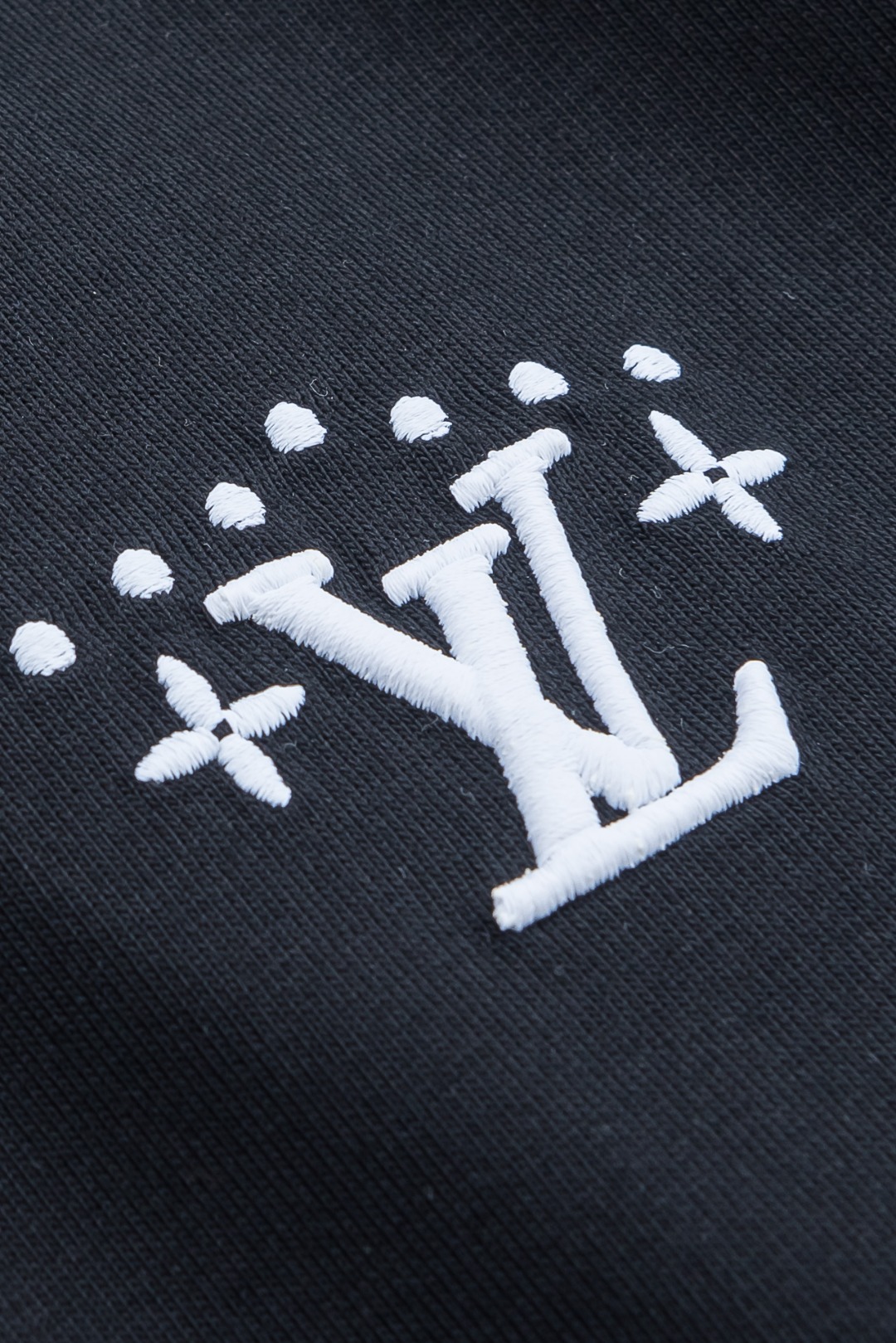 LV 2026SS时尚潮人必备男士休闲圆领短袖T恤衫#设计理念潮流前卫与尚可持续，选用客供进口100%棉