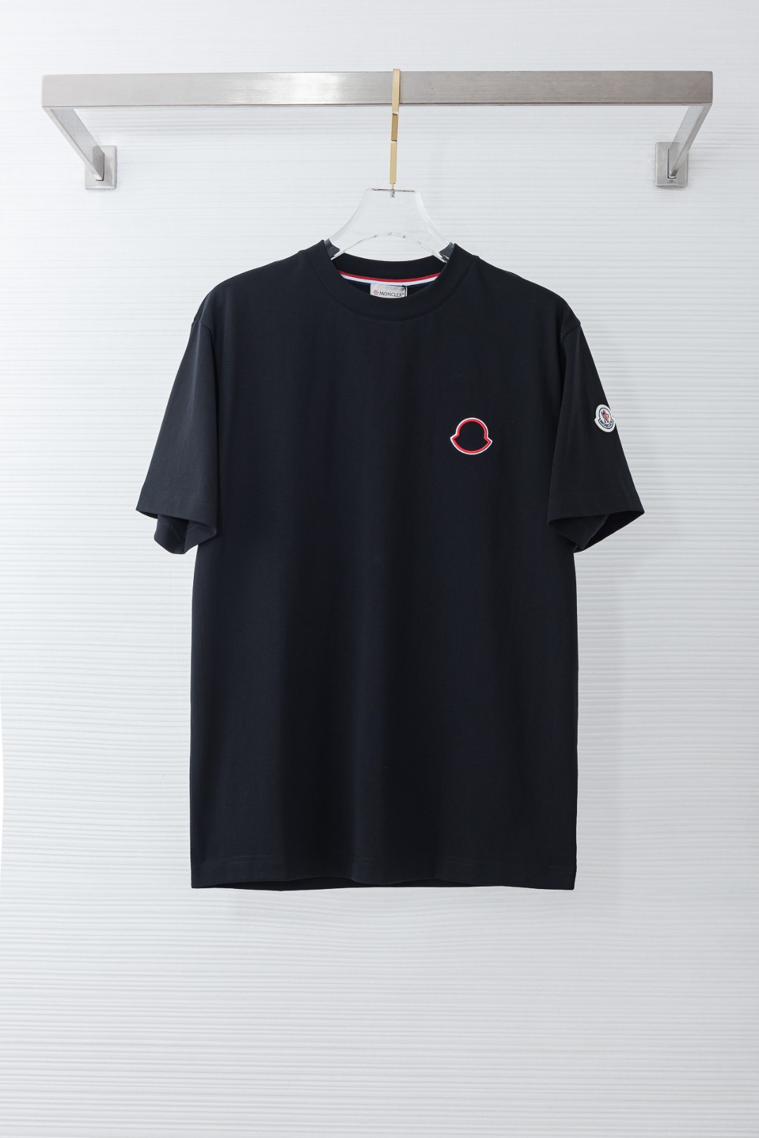 蒙/口MO*NCLER 2026SS时尚潮人必备男士休闲圆领短袖T恤衫#设计理念潮流前卫与尚可持续，选用