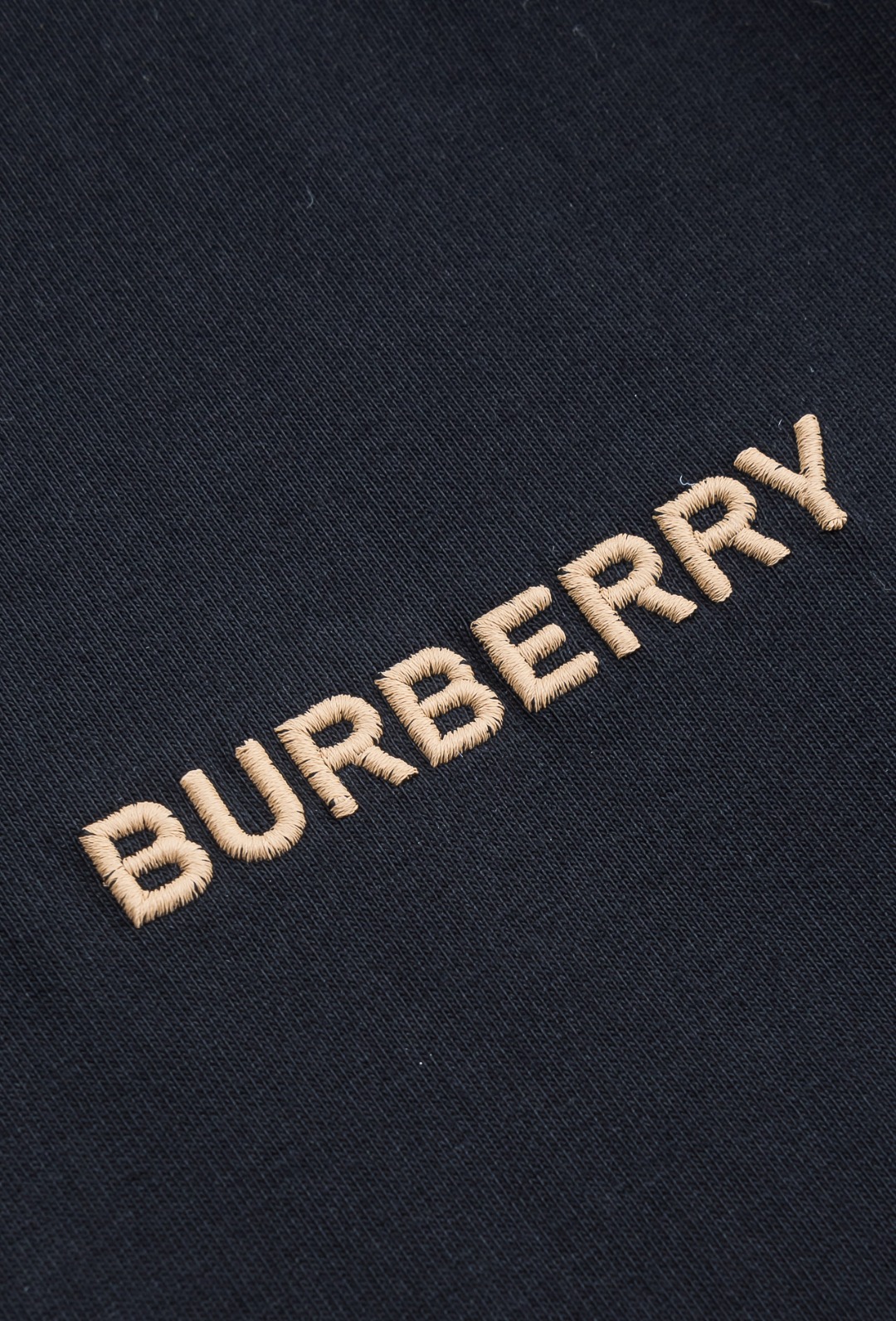 BURBE*RRY 巴宝*莉2026SS时尚潮人必备男士休闲圆领短袖T恤衫#设计理念潮流前卫与尚可持续，