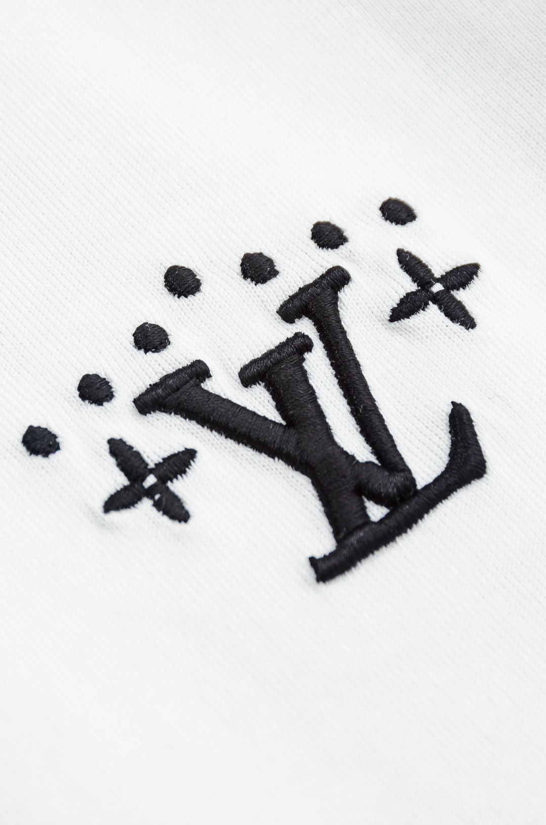 LV 2026SS时尚潮人必备男士休闲圆领短袖T恤衫#设计理念潮流前卫与尚可持续，选用客供进口100%棉