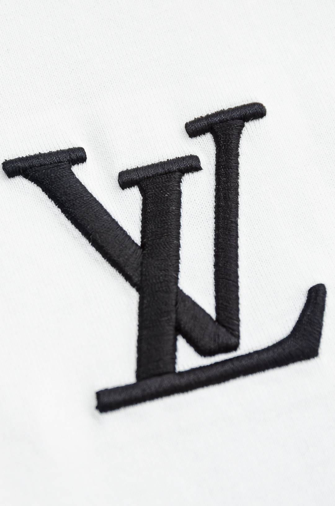 LV 2026SS时尚潮人必备男士休闲圆领短袖T恤衫#设计理念潮流前卫与尚可持续，选用客供进口100%棉
