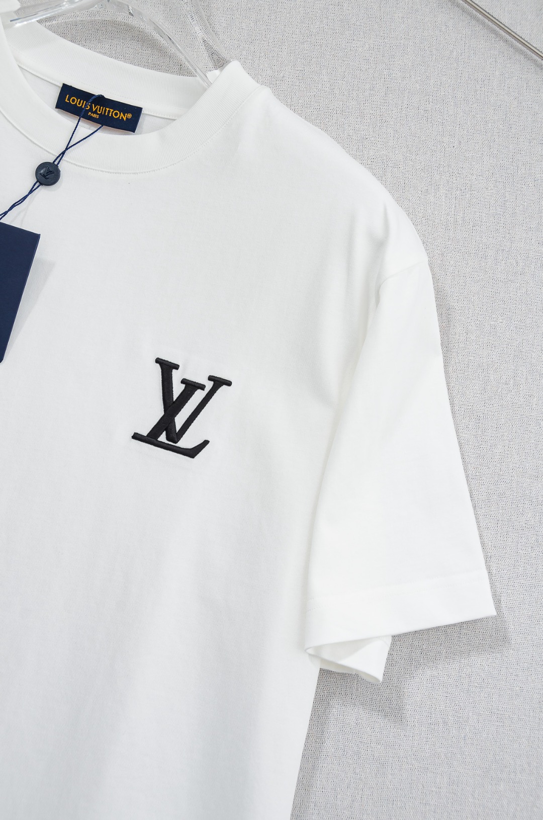 LV 2026SS时尚潮人必备男士休闲圆领短袖T恤衫#设计理念潮流前卫与尚可持续，选用客供进口100%棉