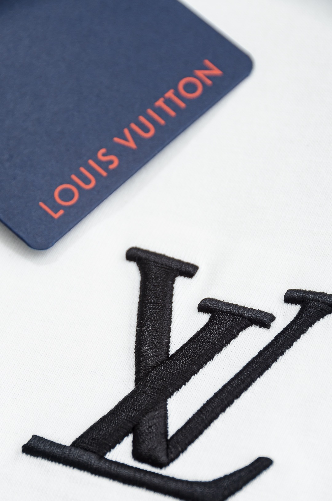 LV 2026SS时尚潮人必备男士休闲圆领短袖T恤衫#设计理念潮流前卫与尚可持续，选用客供进口100%棉