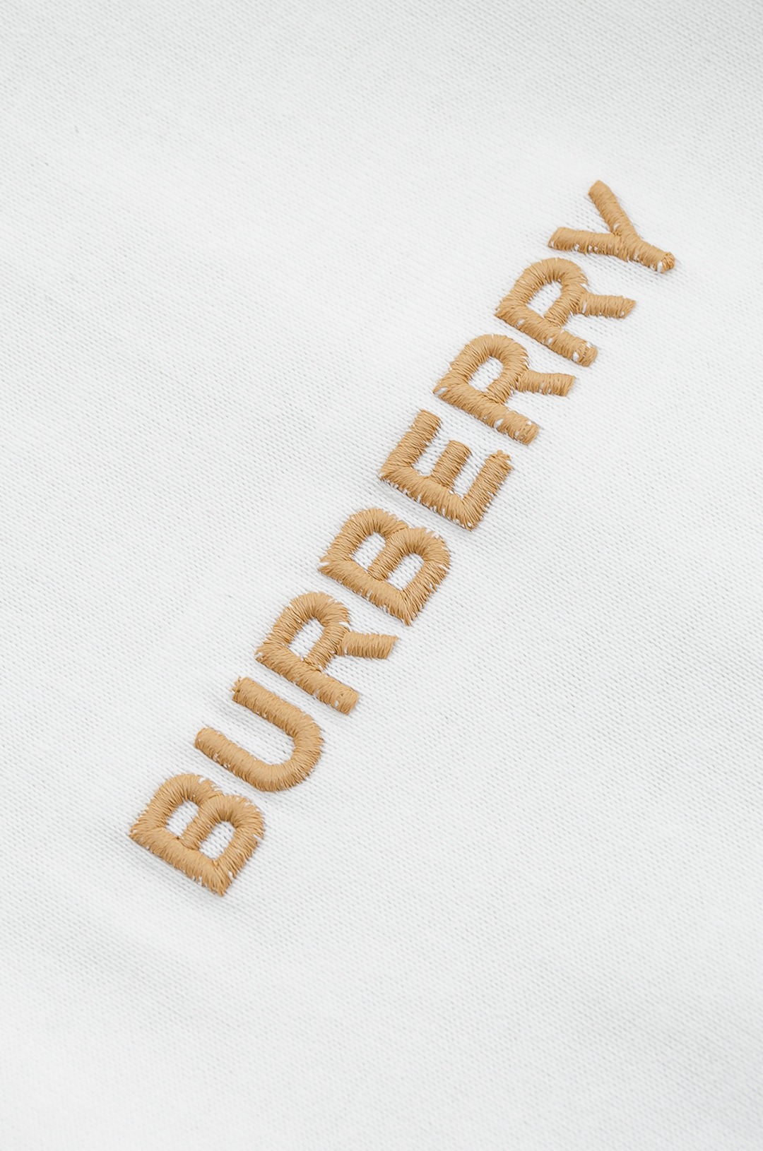BURBE*RRY 巴宝*莉2026SS时尚潮人必备男士休闲圆领短袖T恤衫#设计理念潮流前卫与尚可持续，