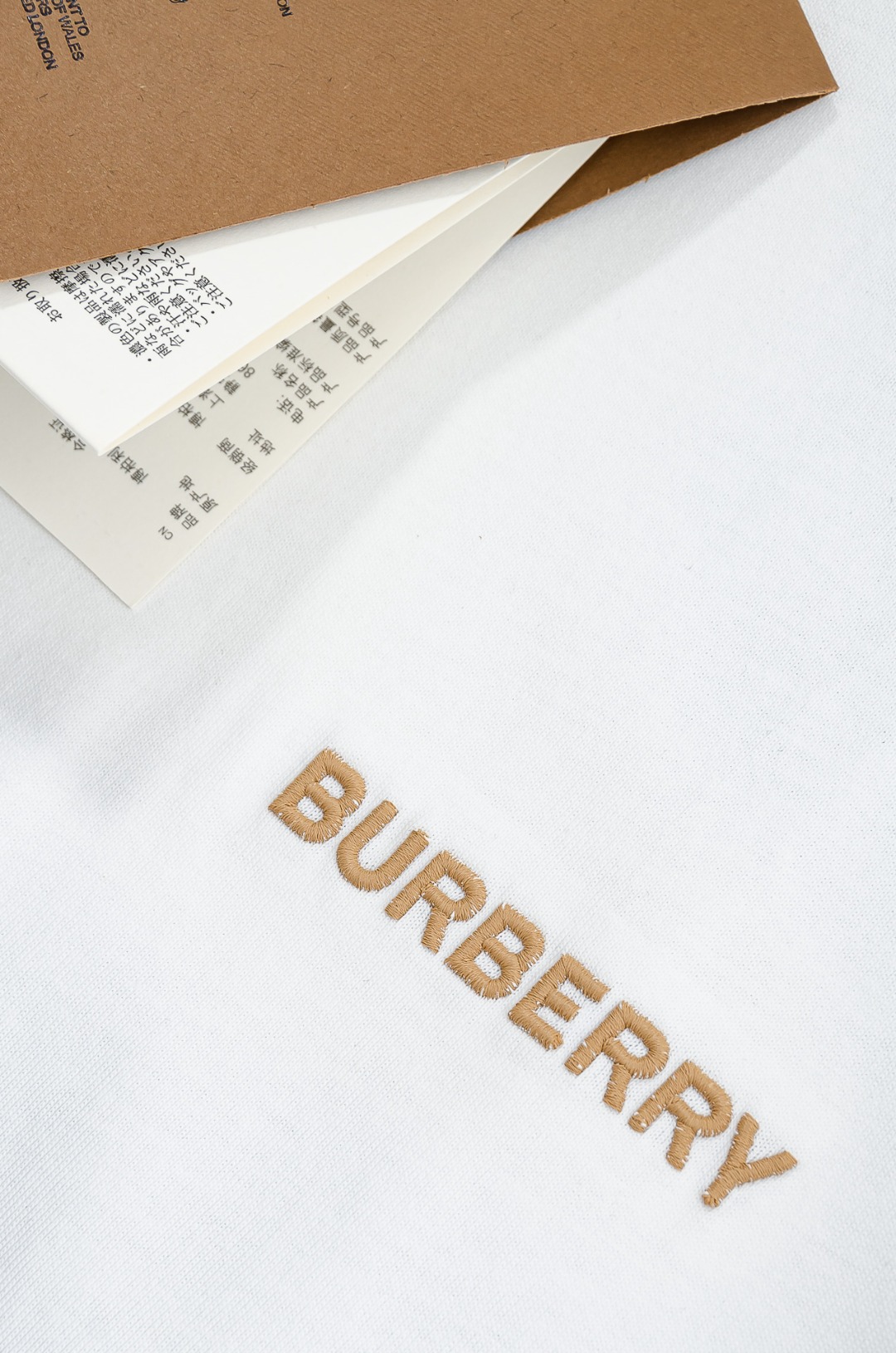 BURBE*RRY 巴宝*莉2026SS时尚潮人必备男士休闲圆领短袖T恤衫#设计理念潮流前卫与尚可持续，