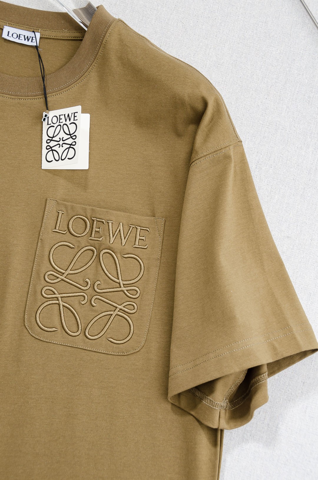 LOEWE 罗意威2026SS时尚潮人必备男士休闲圆领短袖T恤衫#设计理念潮流前卫与尚可持续，选用客供进