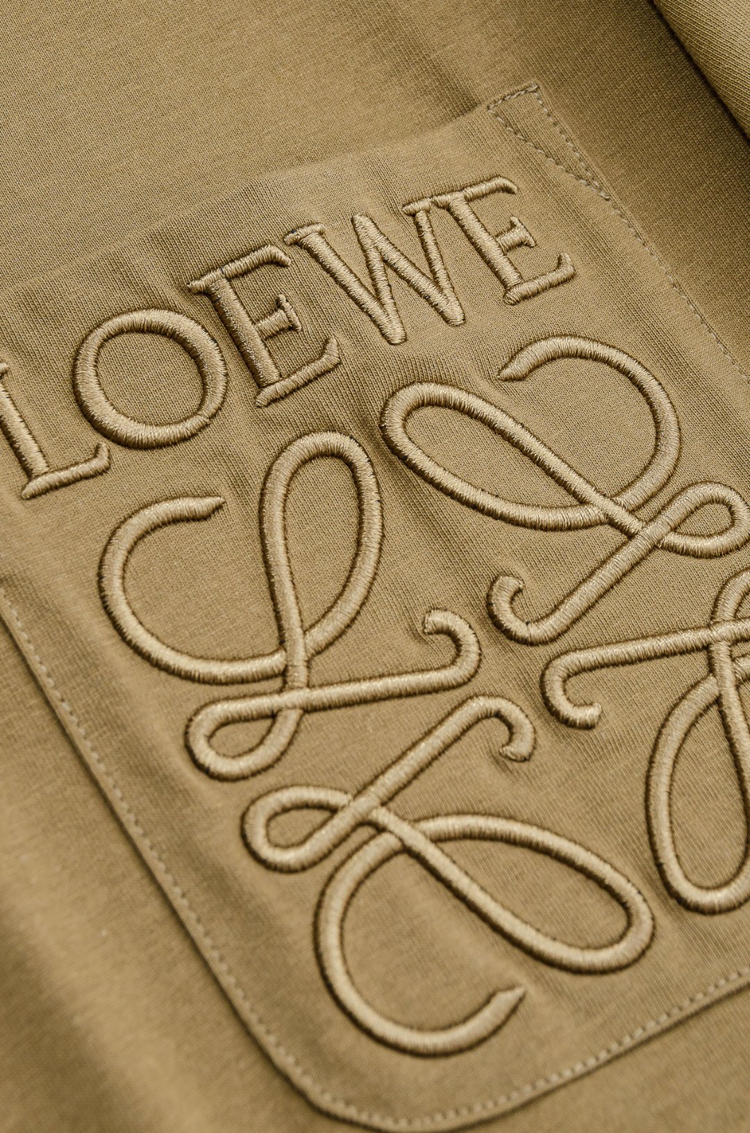 LOEWE 罗意威2026SS时尚潮人必备男士休闲圆领短袖T恤衫#设计理念潮流前卫与尚可持续，选用客供进