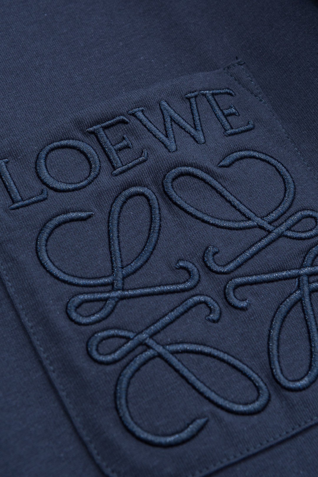 LOEWE 罗意威2026SS时尚潮人必备男士休闲圆领短袖T恤衫#设计理念潮流前卫与尚可持续，选用客供进