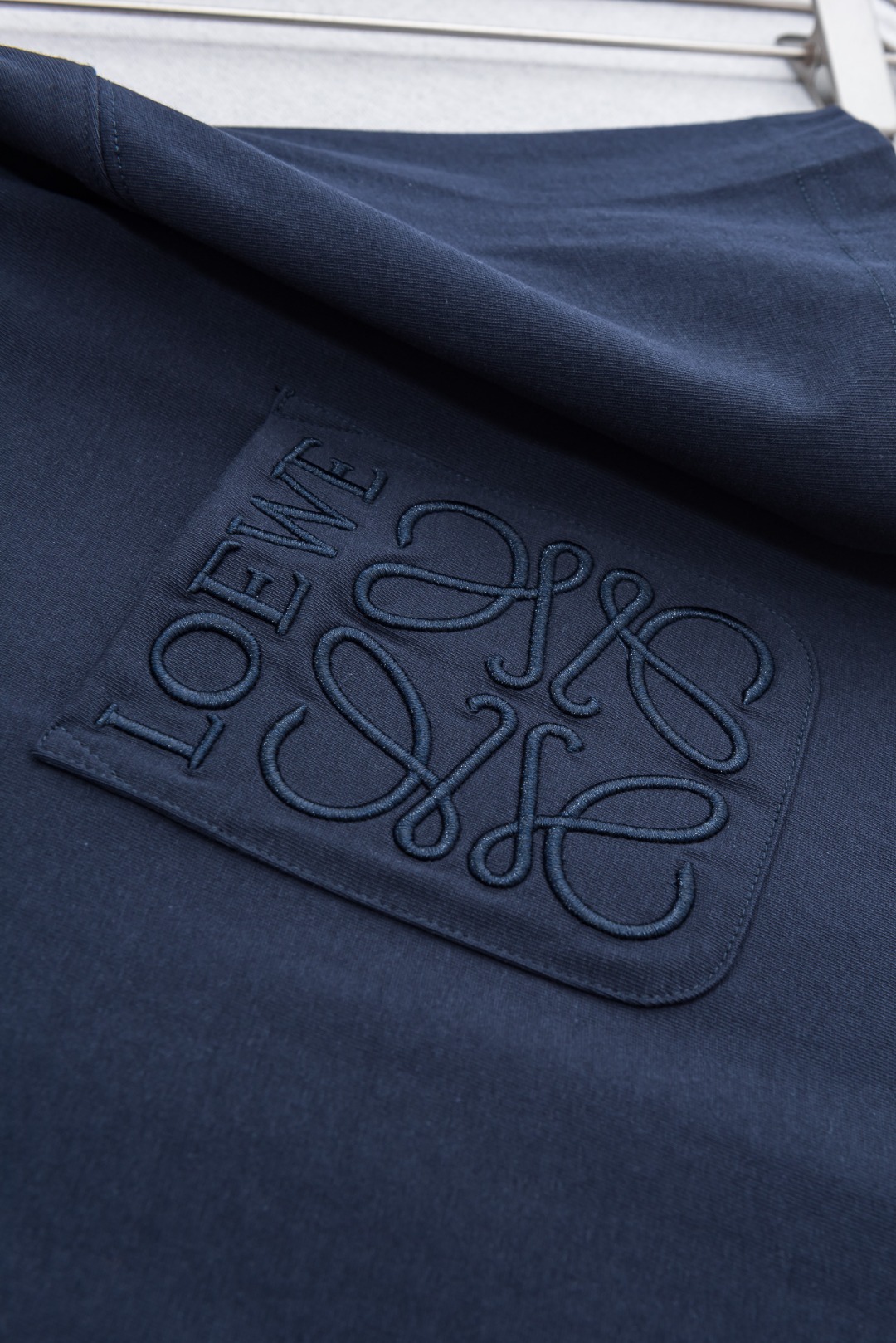 LOEWE 罗意威2026SS时尚潮人必备男士休闲圆领短袖T恤衫#设计理念潮流前卫与尚可持续，选用客供进