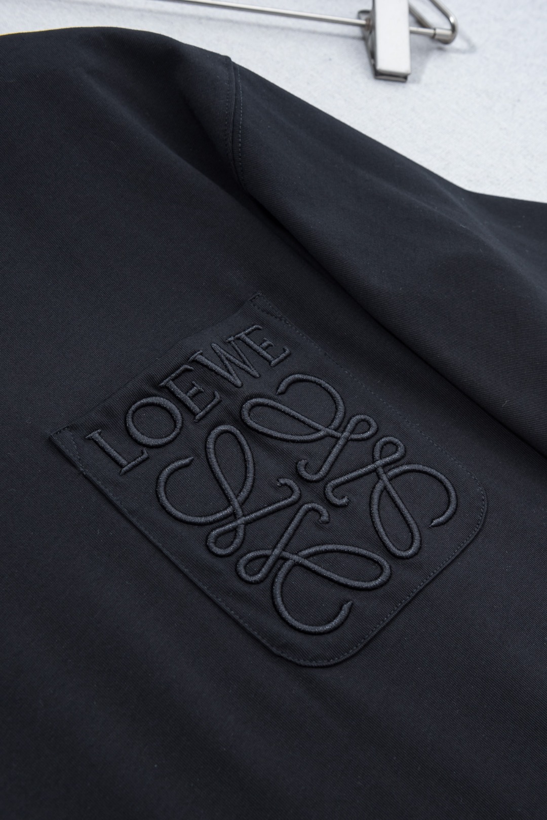 LOEWE 罗意威2026SS时尚潮人必备男士休闲圆领短袖T恤衫#设计理念潮流前卫与尚可持续，选用客供进