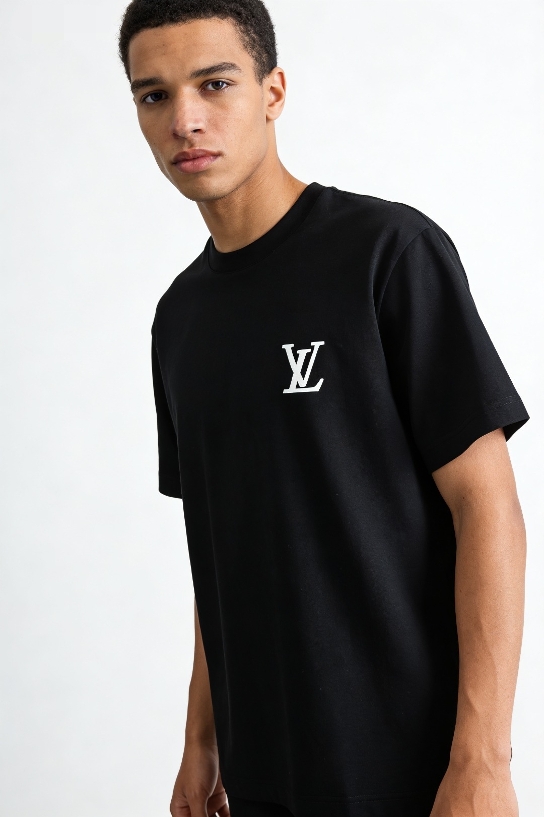 LV 2026SS时尚潮人必备男士休闲圆领短袖T恤衫#设计理念潮流前卫与尚可持续，选用客供进口100%棉