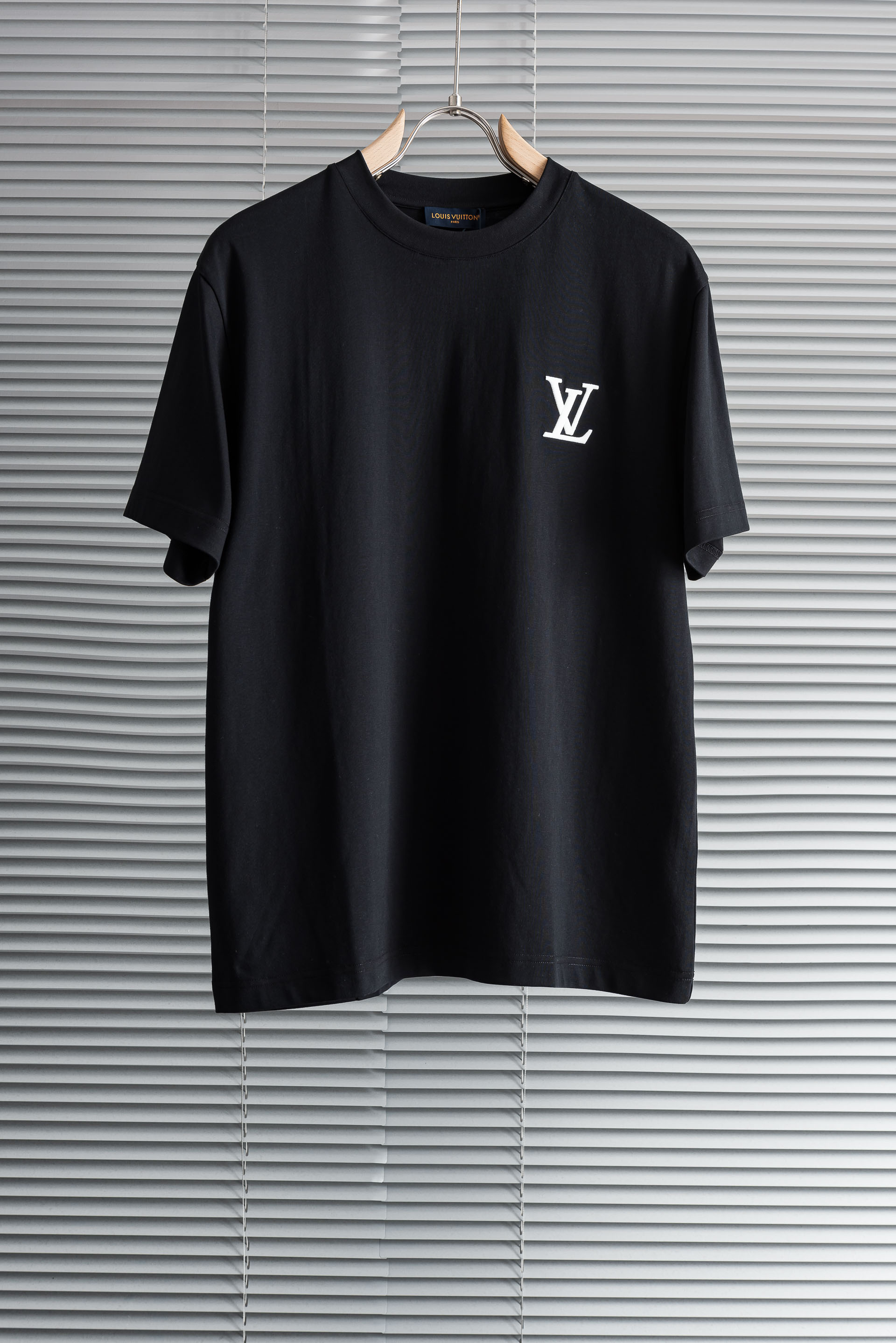 LV 2026SS时尚潮人必备男士休闲圆领短袖T恤衫#设计理念潮流前卫与尚可持续，选用客供进口100%棉
