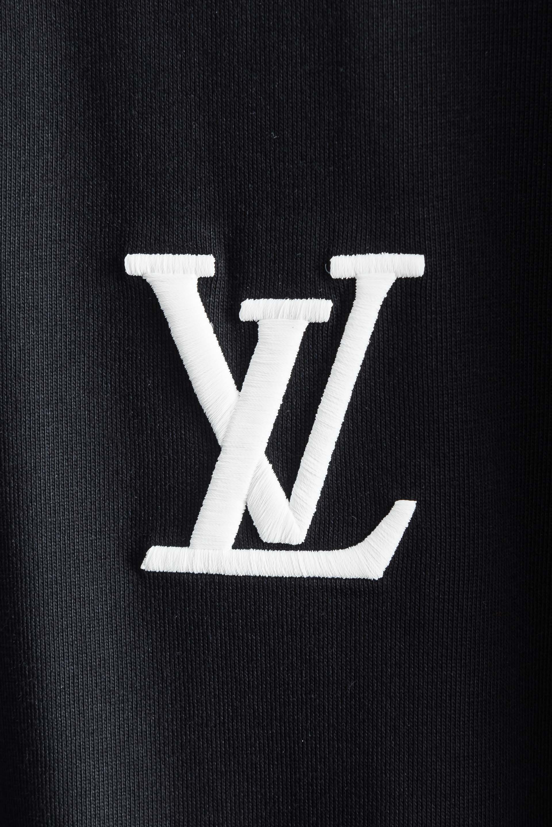 LV 2026SS时尚潮人必备男士休闲圆领短袖T恤衫#设计理念潮流前卫与尚可持续，选用客供进口100%棉