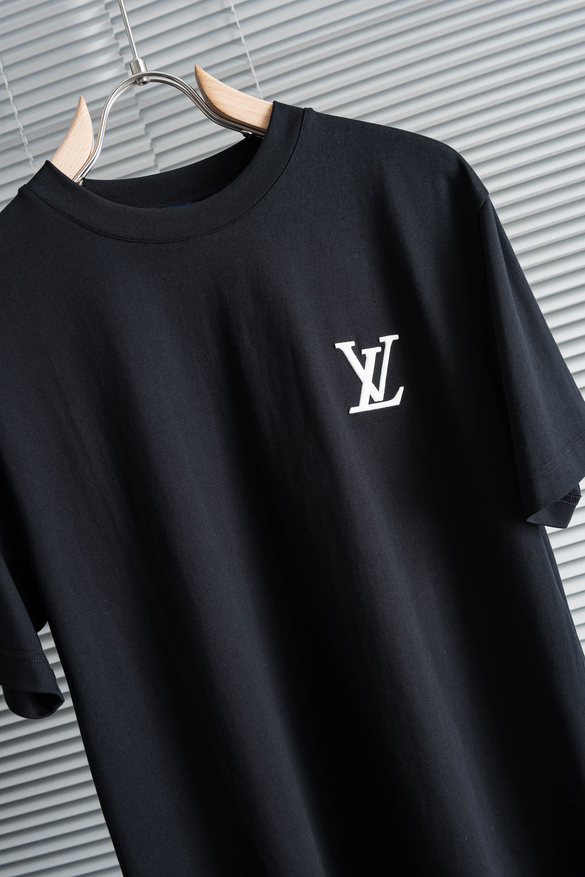 LV 2026SS时尚潮人必备男士休闲圆领短袖T恤衫#设计理念潮流前卫与尚可持续，选用客供进口100%棉