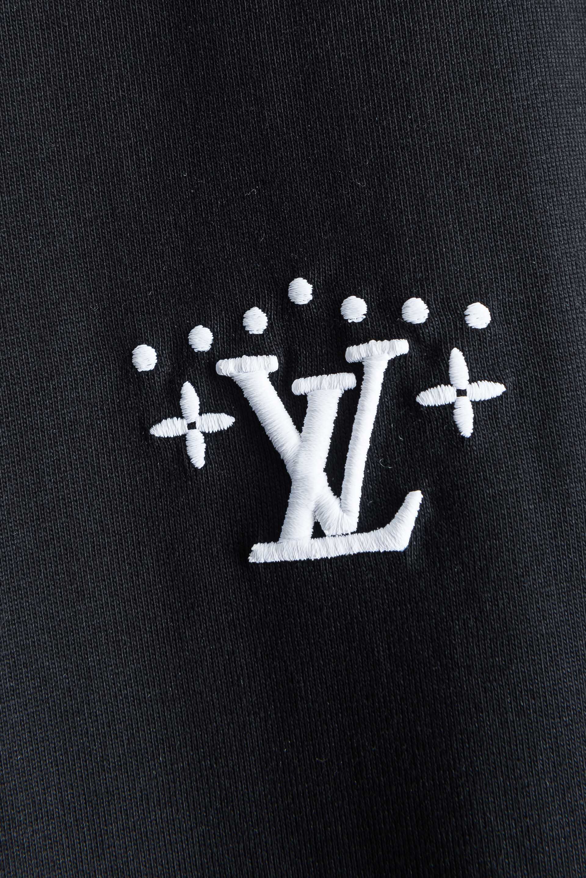 LV 2026SS时尚潮人必备男士休闲圆领短袖T恤衫#设计理念潮流前卫与尚可持续，选用客供进口100%棉