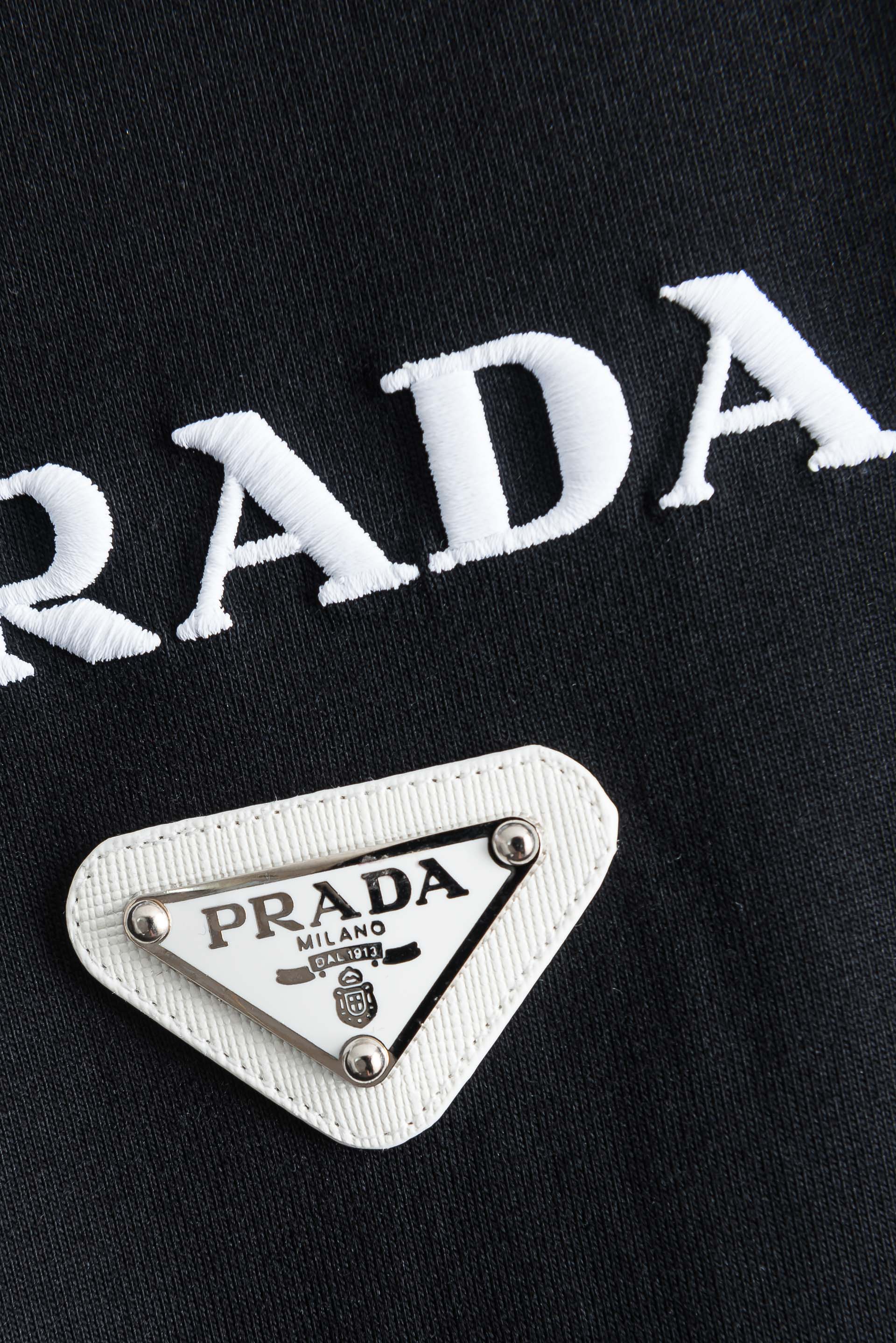 Prad*a普拉#达2026SS时尚潮人必备男士休闲圆领短袖T恤衫#设计理念潮流前卫与尚可持续，选用客供
