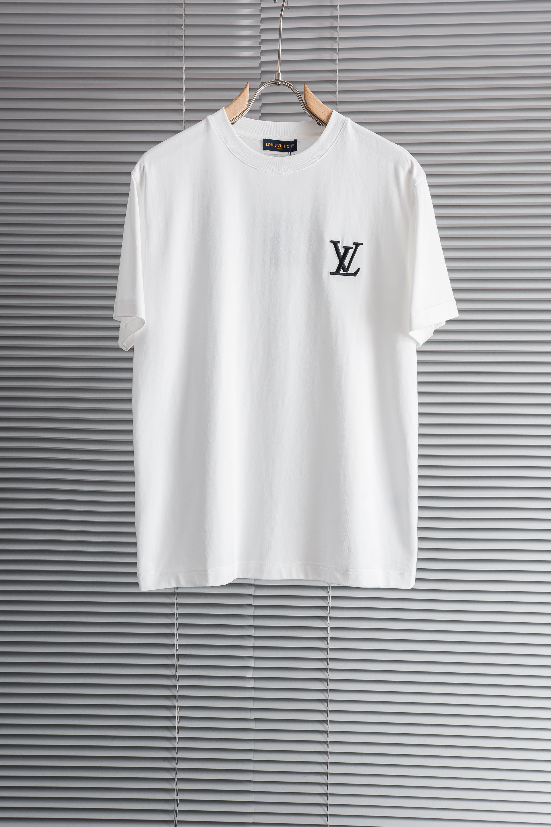 LV 2026SS时尚潮人必备男士休闲圆领短袖T恤衫#设计理念潮流前卫与尚可持续，选用客供进口100%棉