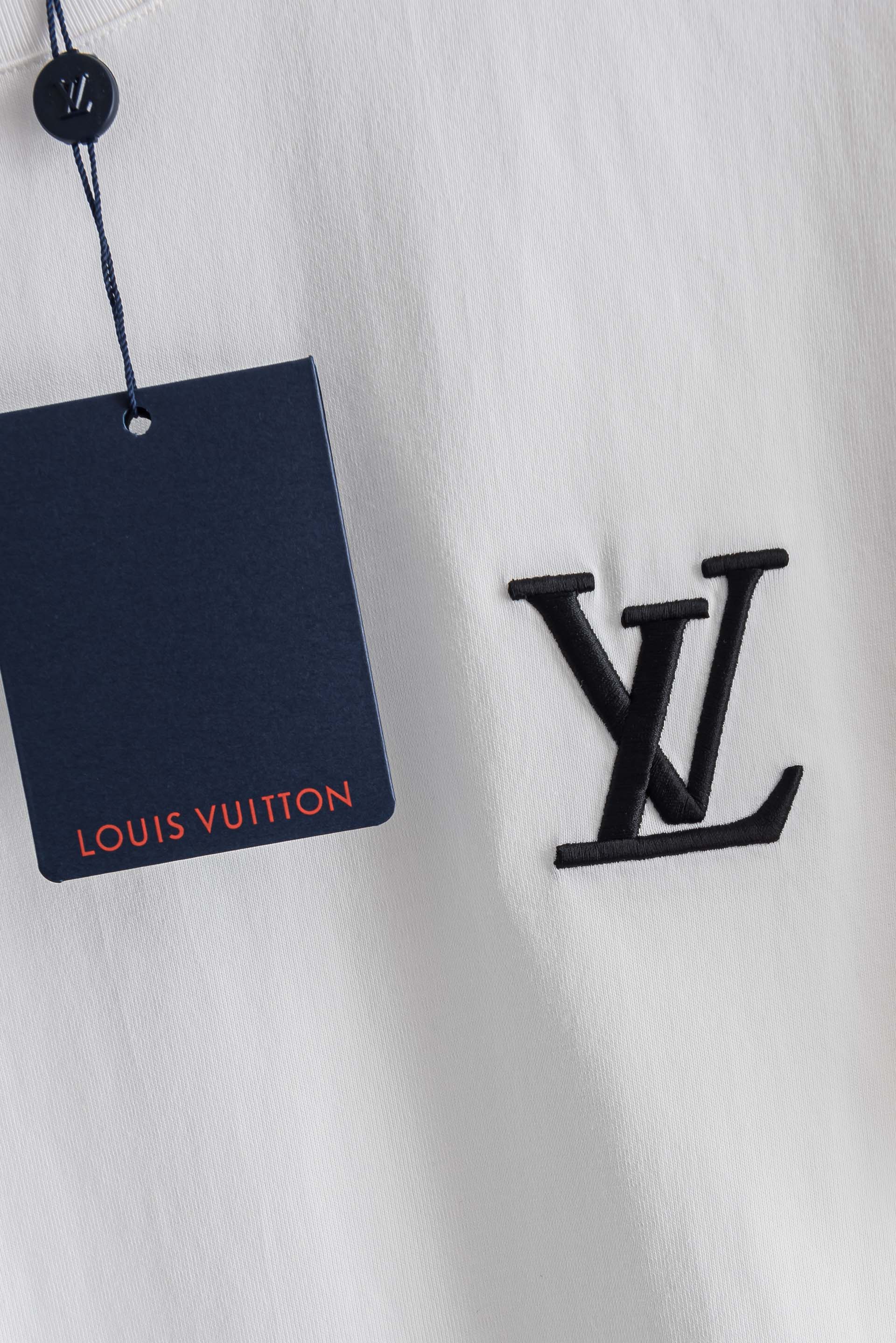 LV 2026SS时尚潮人必备男士休闲圆领短袖T恤衫#设计理念潮流前卫与尚可持续，选用客供进口100%棉