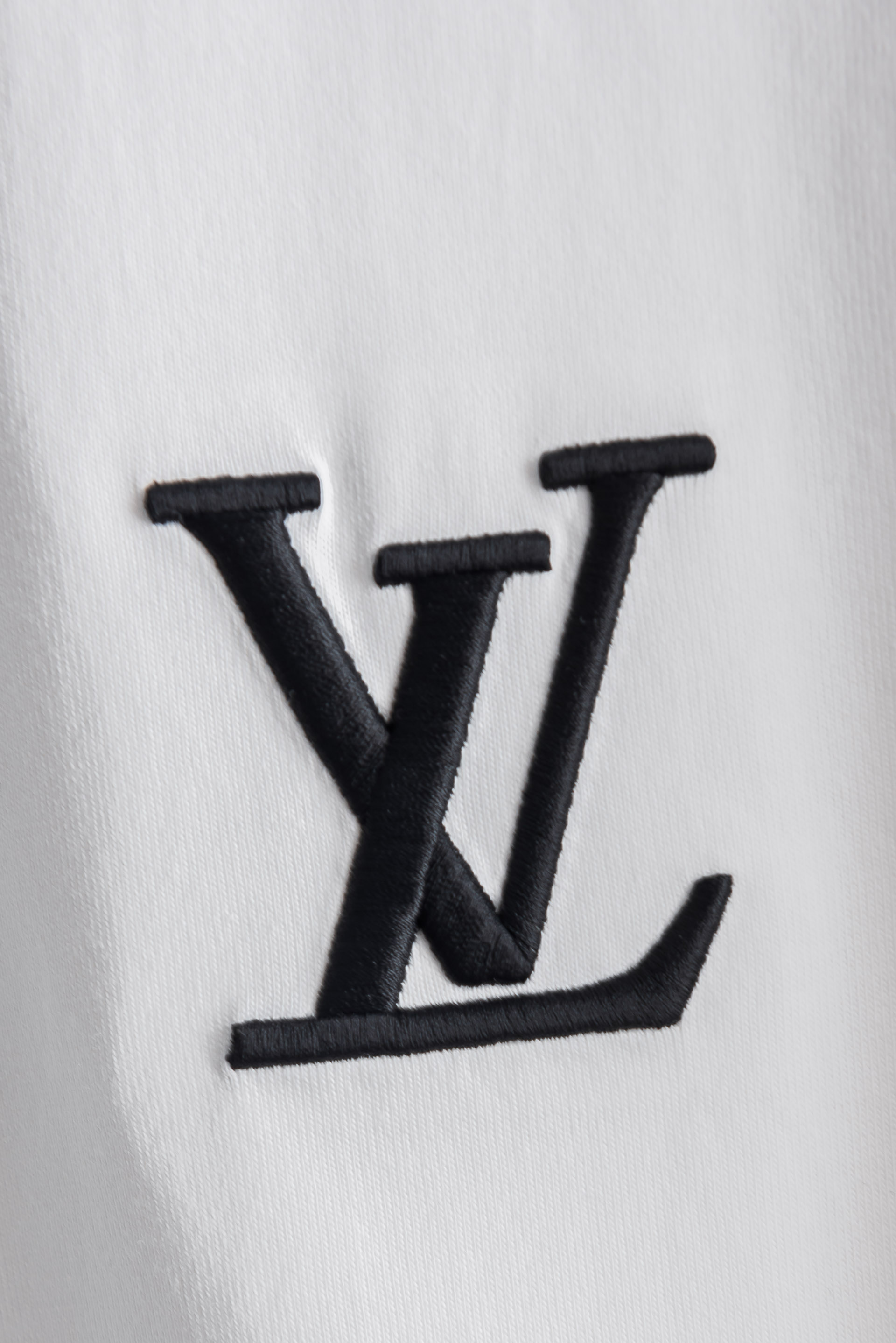 LV 2026SS时尚潮人必备男士休闲圆领短袖T恤衫#设计理念潮流前卫与尚可持续，选用客供进口100%棉