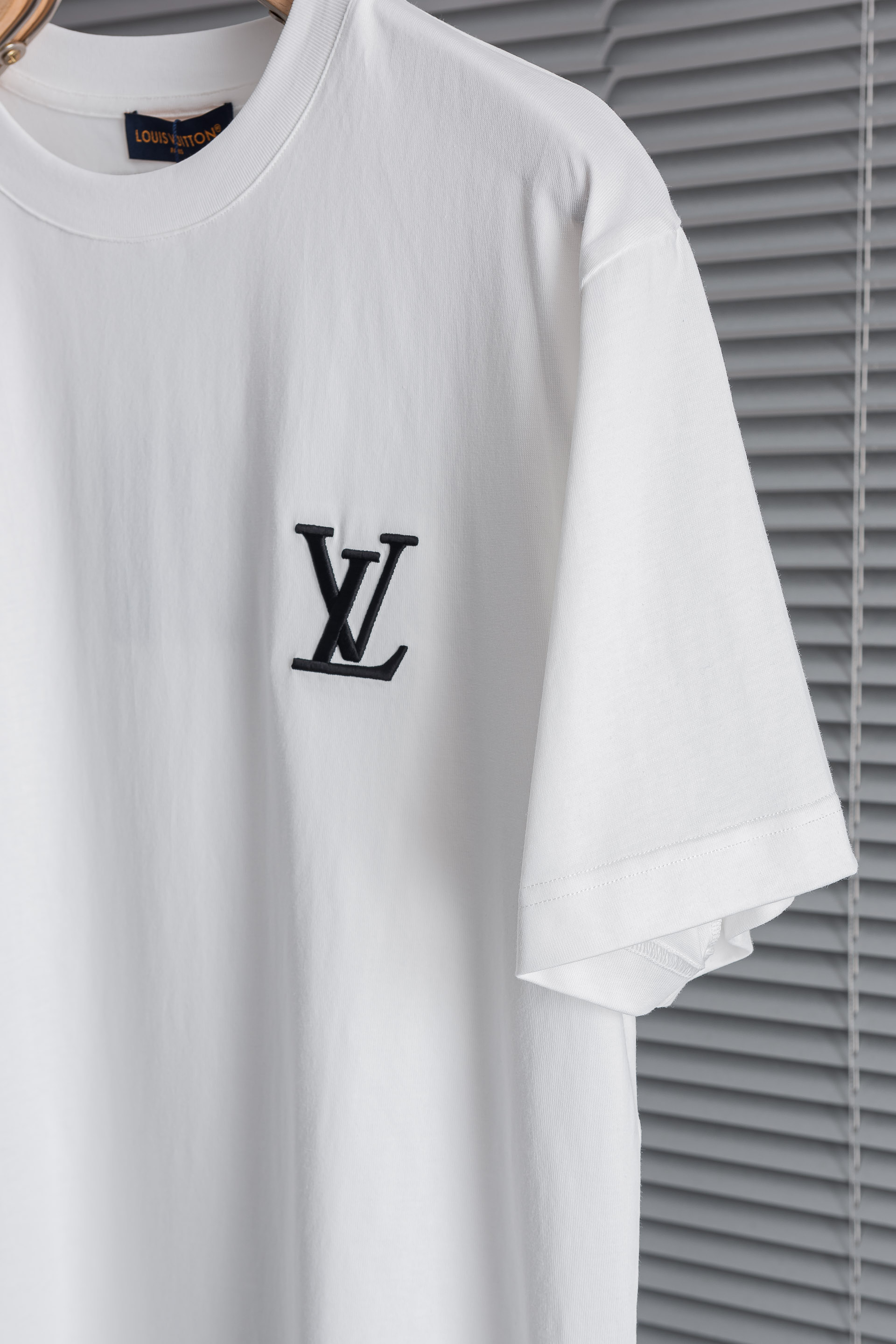 LV 2026SS时尚潮人必备男士休闲圆领短袖T恤衫#设计理念潮流前卫与尚可持续，选用客供进口100%棉
