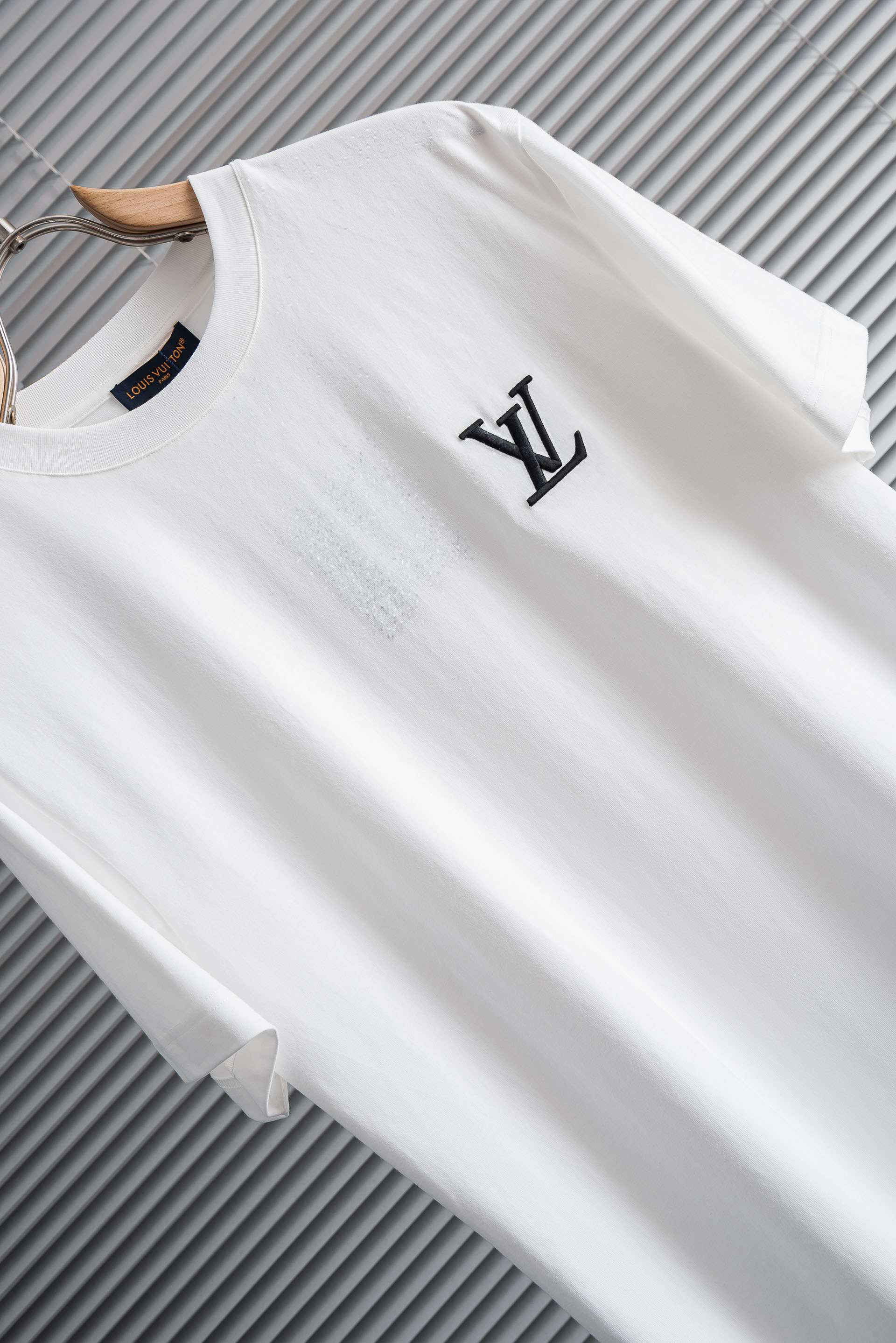 LV 2026SS时尚潮人必备男士休闲圆领短袖T恤衫#设计理念潮流前卫与尚可持续，选用客供进口100%棉