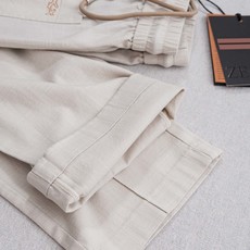 Zegna 杰尼亚2026高奢天丝亚麻面料即保留亚麻的天然质地又融入了天丝的柔软和光泽感弹力搭配抽绳松紧腰宽松直筒廓形裁 Zegna 杰尼亚2026高奢天丝亚麻面料即保留亚麻的天然质地又融入了天丝的柔软和光泽感弹力搭配抽绳松紧腰宽松直筒廓形裁