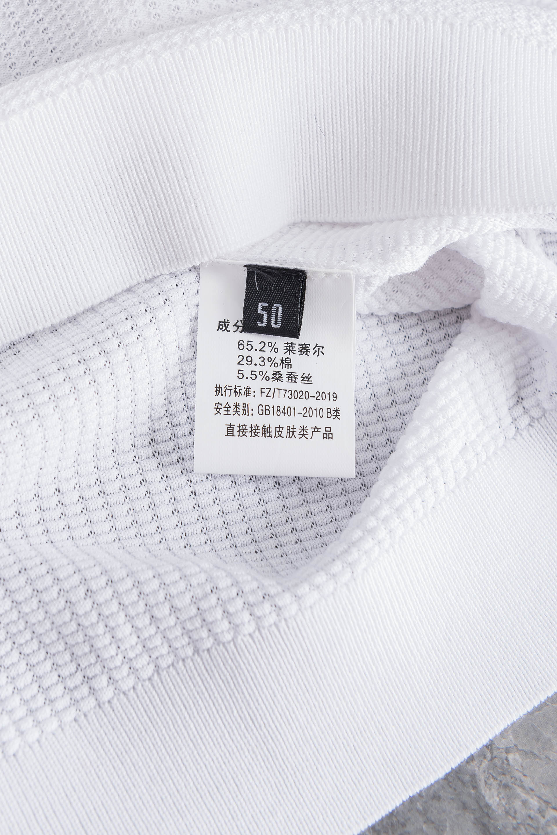 杰尼亚zegna2026春夏新款 桑蚕丝混纺男士针织海鸥领无扣V型翻领 短袖衫！采用5.5%蚕丝+65.