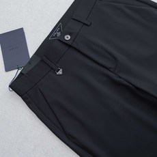 普拉#达Pr*ada26ss春夏轻奢时尚定制休闲西裤,简洁干练的风格,精致卓越的品质男装,每款的设计点跟 普拉#达Pr*ada26ss春夏轻奢时尚定制休闲西裤,简洁干练的风格,精致卓越的品质男装,每款的设计点跟