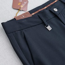Loro Piana诺悠翩雅26ss春夏轻奢时尚定制休闲西裤,简洁干练的风格,精致卓越的品质男装,每款的 Loro Piana诺悠翩雅26ss春夏轻奢时尚定制休闲西裤,简洁干练的风格,精致卓越的品质男装,每款的