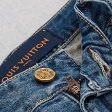 LV 2026男士时尚直筒牛仔长裤!最新裤装单品奉献,所有品质控男粉必须入手的极品,这样一条段位的牛仔裤 LV 2026男士时尚直筒牛仔长裤!最新裤装单品奉献,所有品质控男粉必须入手的极品,这样一条段位的牛仔裤