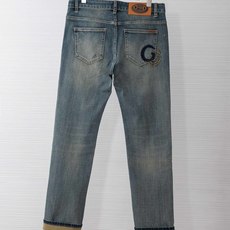 Gucc* .古/驰 2026男士时尚直筒牛仔长裤!最新裤装单品奉献,所有品质控男粉必须入手的极品,这样 Gucc* .古/驰 2026男士时尚直筒牛仔长裤!最新裤装单品奉献,所有品质控男粉必须入手的极品,这样