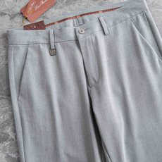 Loro Piana26ss春夏轻奢时尚定制休闲西裤,简洁干练的风格,精致卓越的品质男装,每款的设计点跟 Loro Piana26ss春夏轻奢时尚定制休闲西裤,简洁干练的风格,精致卓越的品质男装,每款的设计点跟