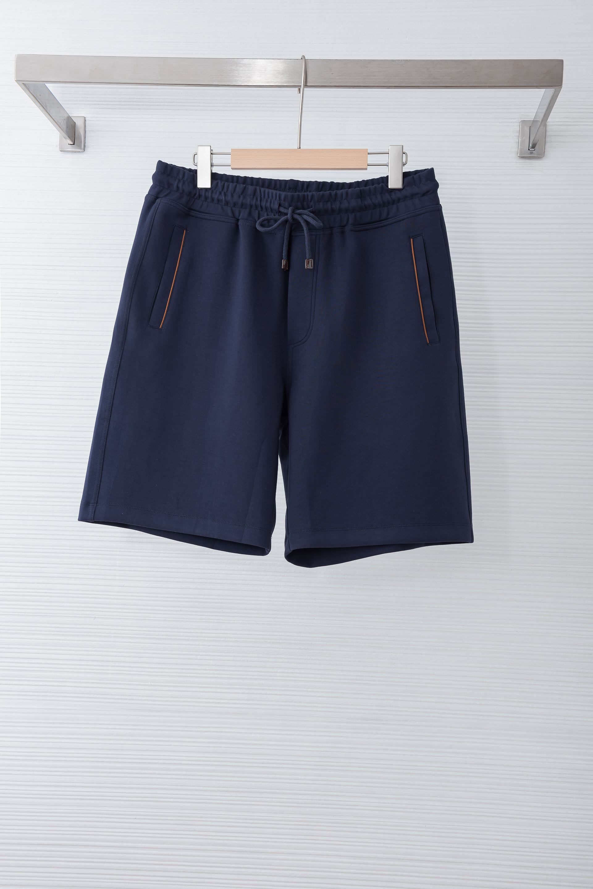 2026 新款夏季短裤#Brune** C家最新系列#正面侧袋的棕色皮质镶边是BC的经典识别元素，低调地