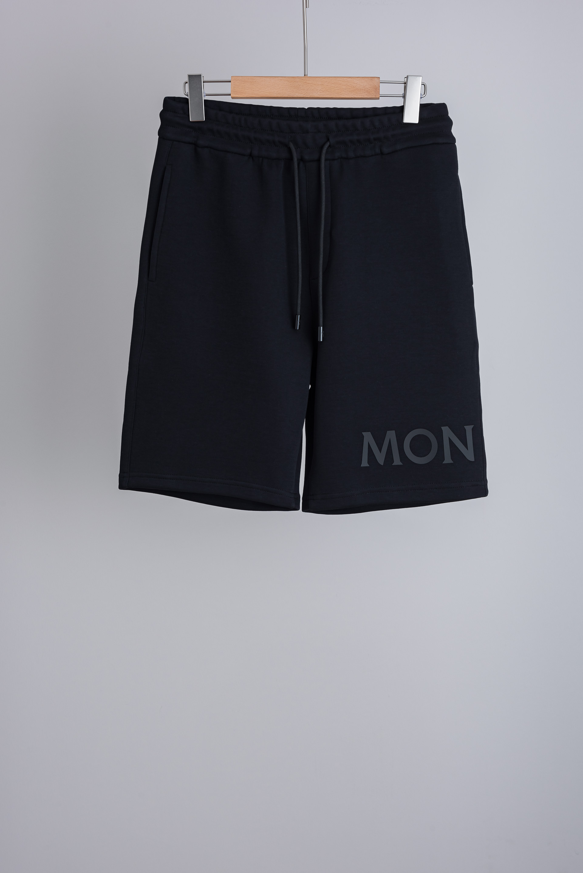☀️☀️ MONC* LER 2026春夏新款！徽标棉质短裤#呈现休闲版型！两个侧袋，一个后袋，采用经典