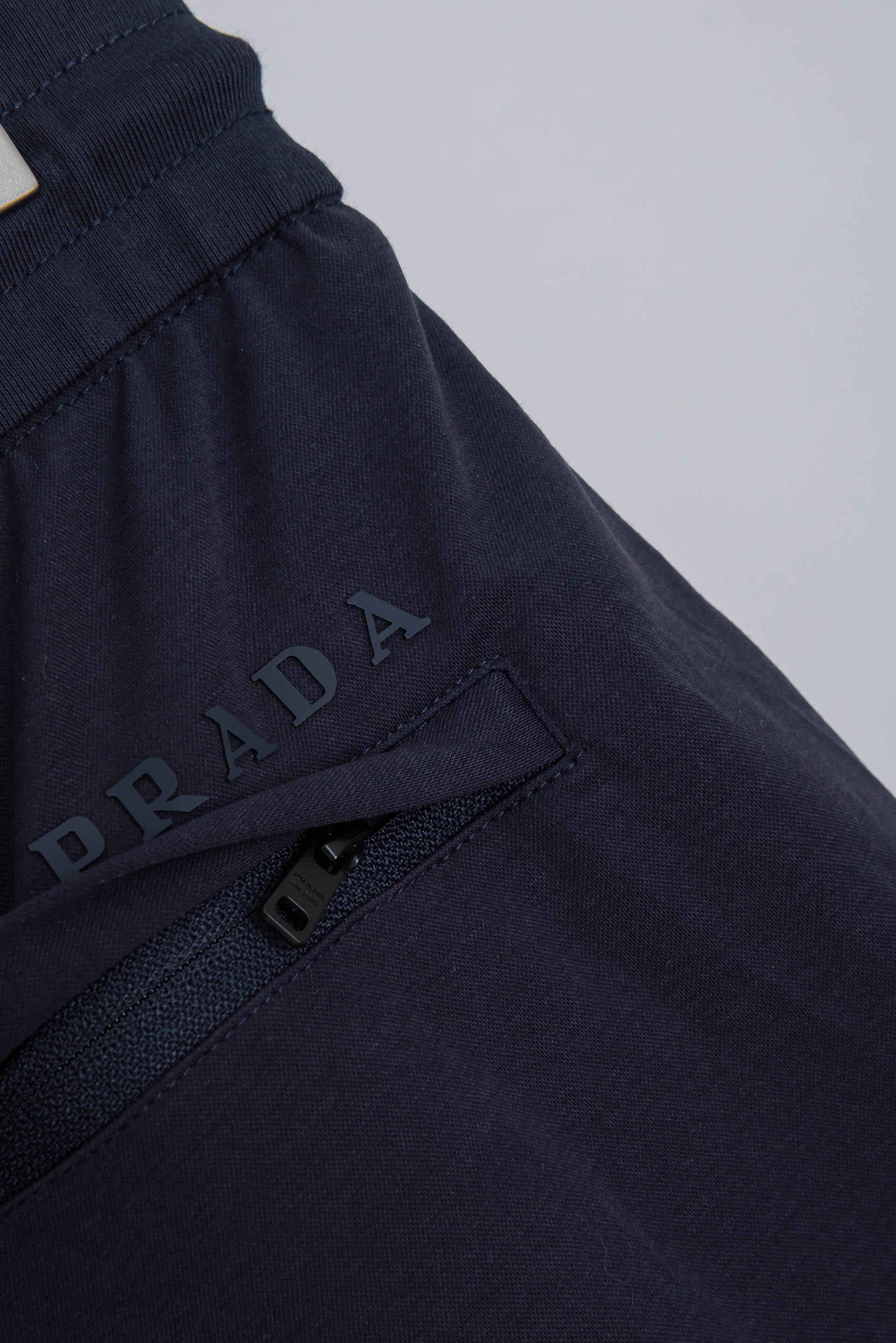 ☀️☀️Prad*  a 普拉*  达2026最新款精梳棉混纺挺括有型自带筋骨感抗皱性极强四面弹力包容性