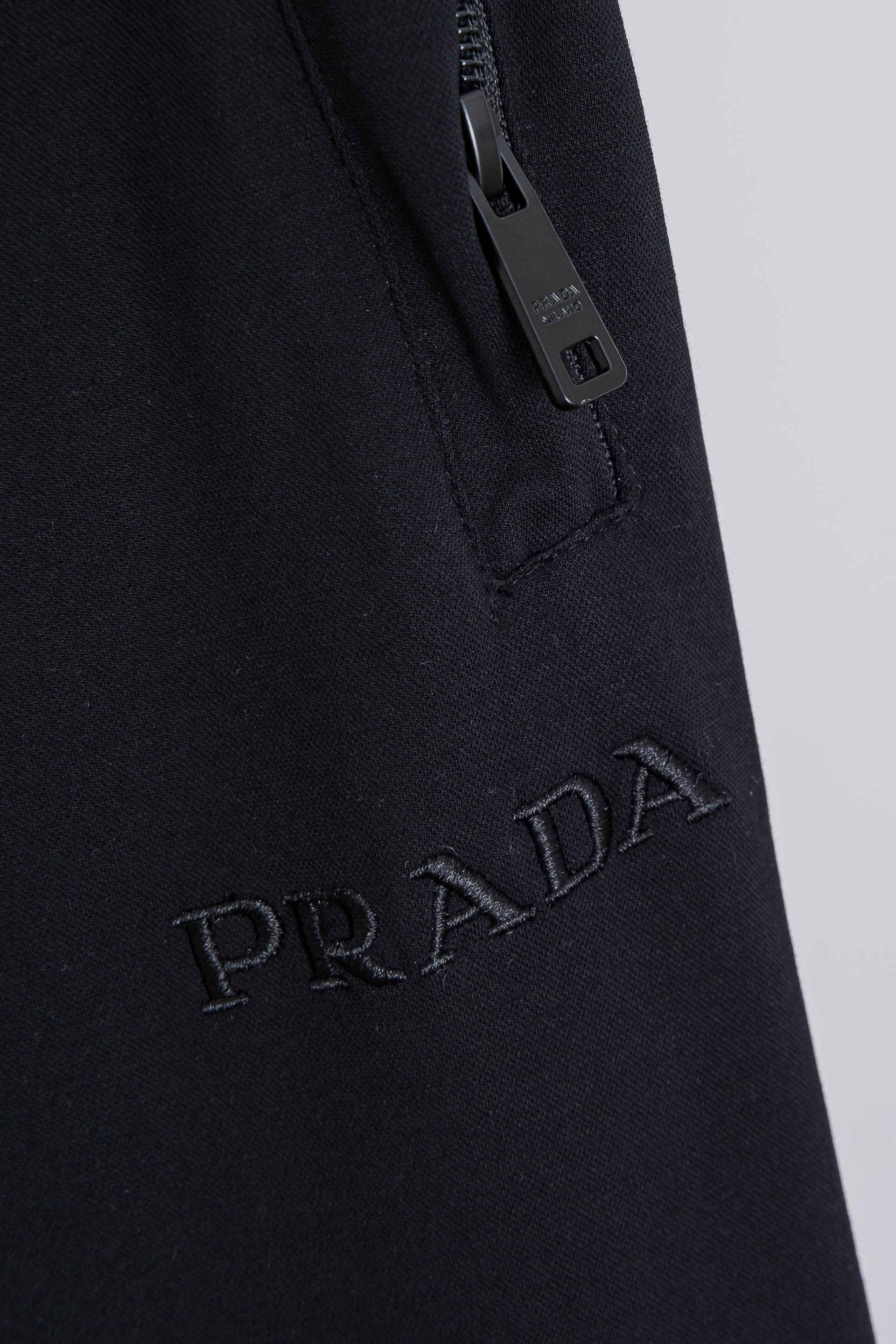 ☀️☀️Prad*  a 普拉*  达2026最新款精梳棉混纺挺括有型自带筋骨感抗皱性极强四面弹力包容性