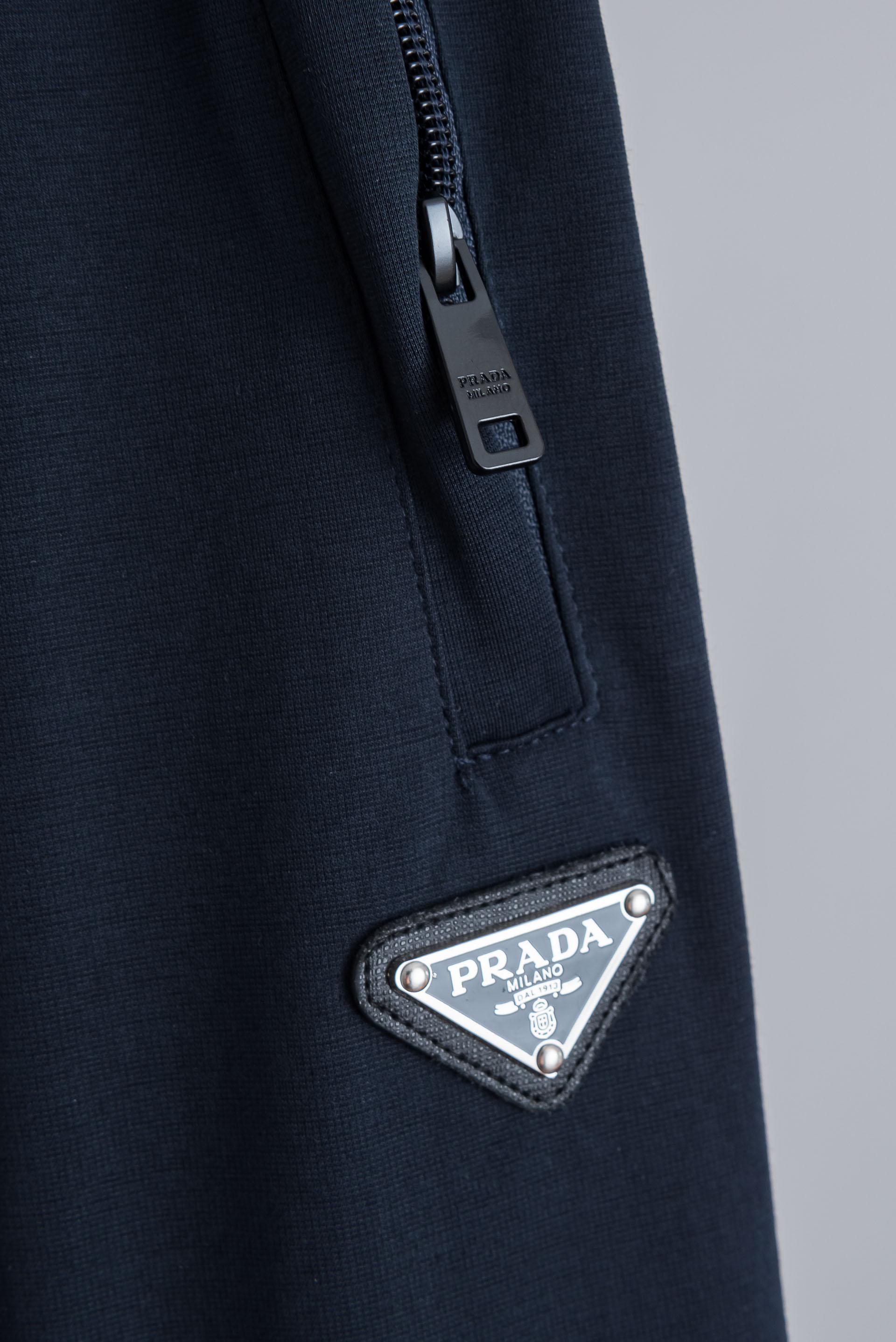 ☀️☀️Prad*  a 普拉*  达2026最新款精梳棉混纺挺括有型自带筋骨感抗皱性极强四面弹力包容性