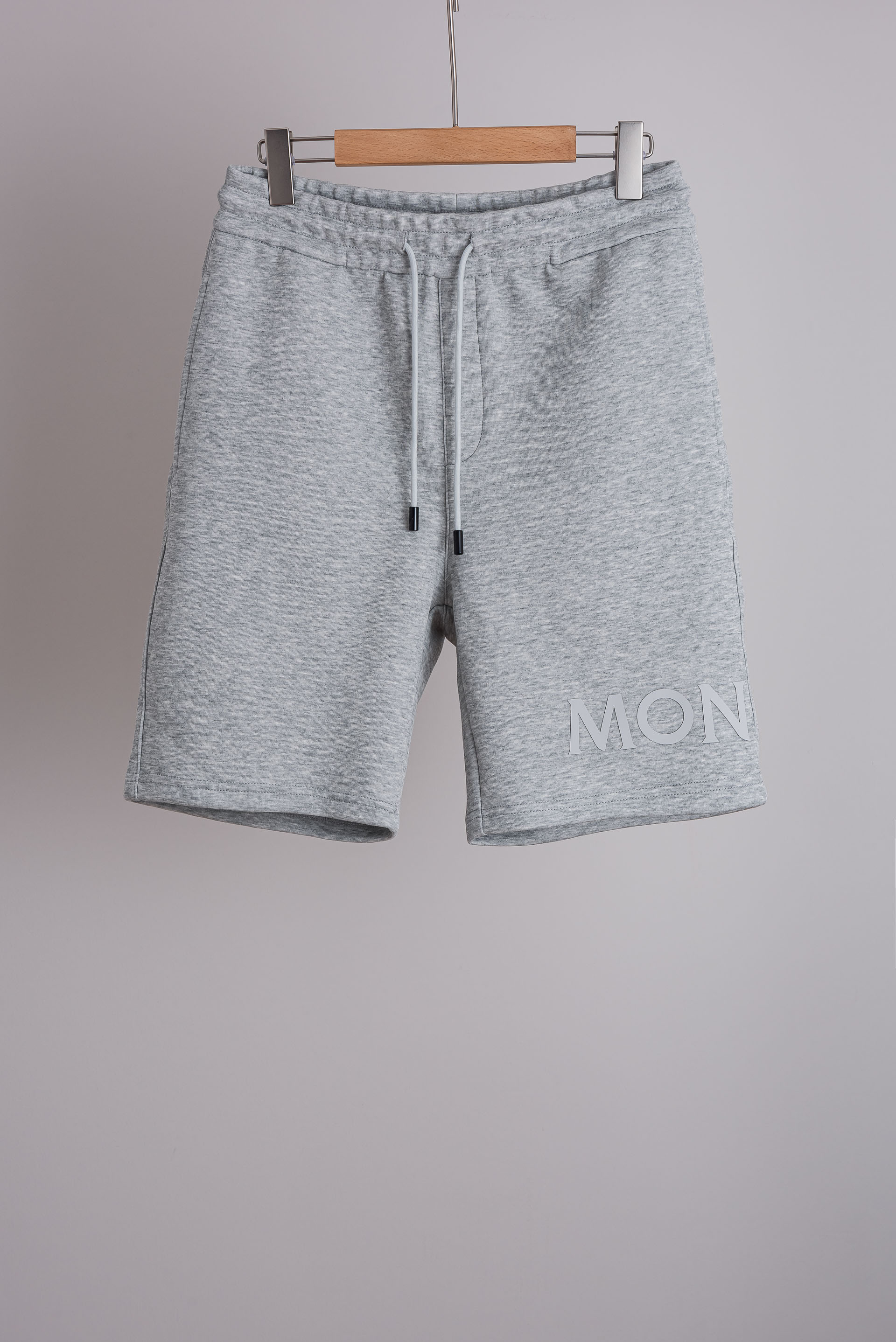 ☀️☀️ MONC* LER 2026春夏新款！徽标棉质短裤#呈现休闲版型！两个侧袋，一个后袋，采用经典