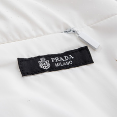 Prad* 2026SS夏季经典轻薄速干尼龙抽绳男士沙滩短裤#该裤装取材于进口100%尼龙,材质透气吸湿 Prad* 2026SS夏季经典轻薄速干尼龙抽绳男士沙滩短裤#该裤装取材于进口100%尼龙,材质透气吸湿